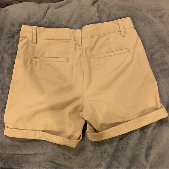 GAP Girlfriend roll short in iconic khaki - Picture 4 of 4